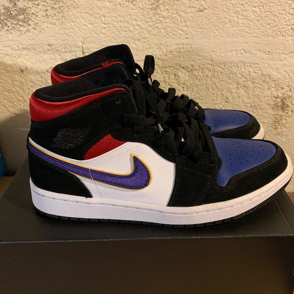 Jordan 1 Mid SE 852542-005 Black/Purp/Wht size 8.5